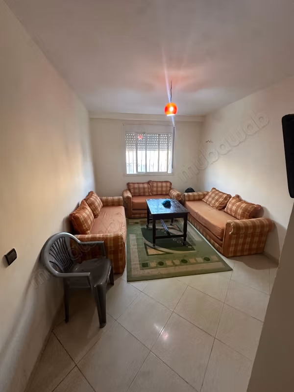 Appartements à louer à Cité Adrar. 
Surface totale 60 m². 
Jardin et terrasse
