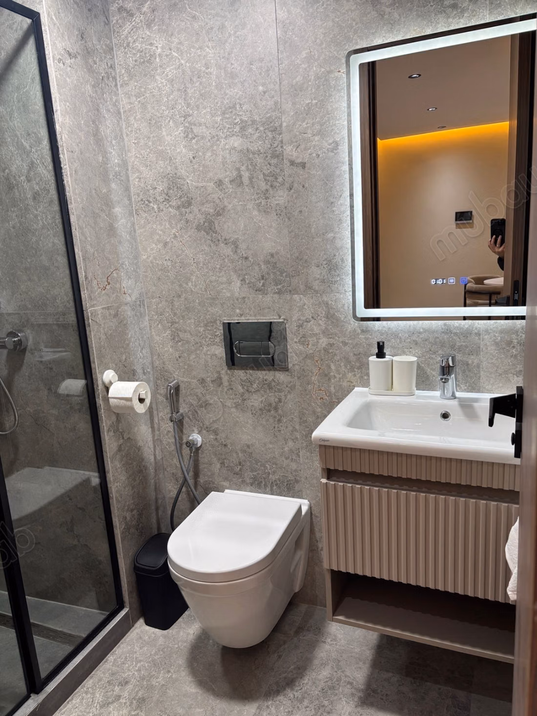 Studio neuf meublé 64m² / Terrasse et parking, Palmier