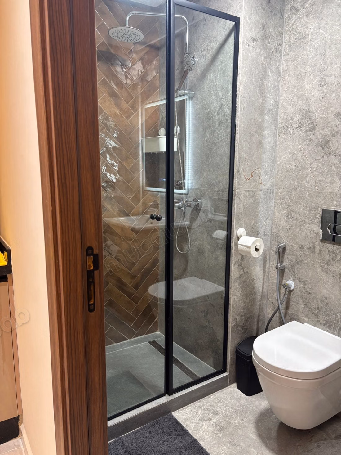 Studio neuf meublé 64m² / Terrasse et parking, Palmier