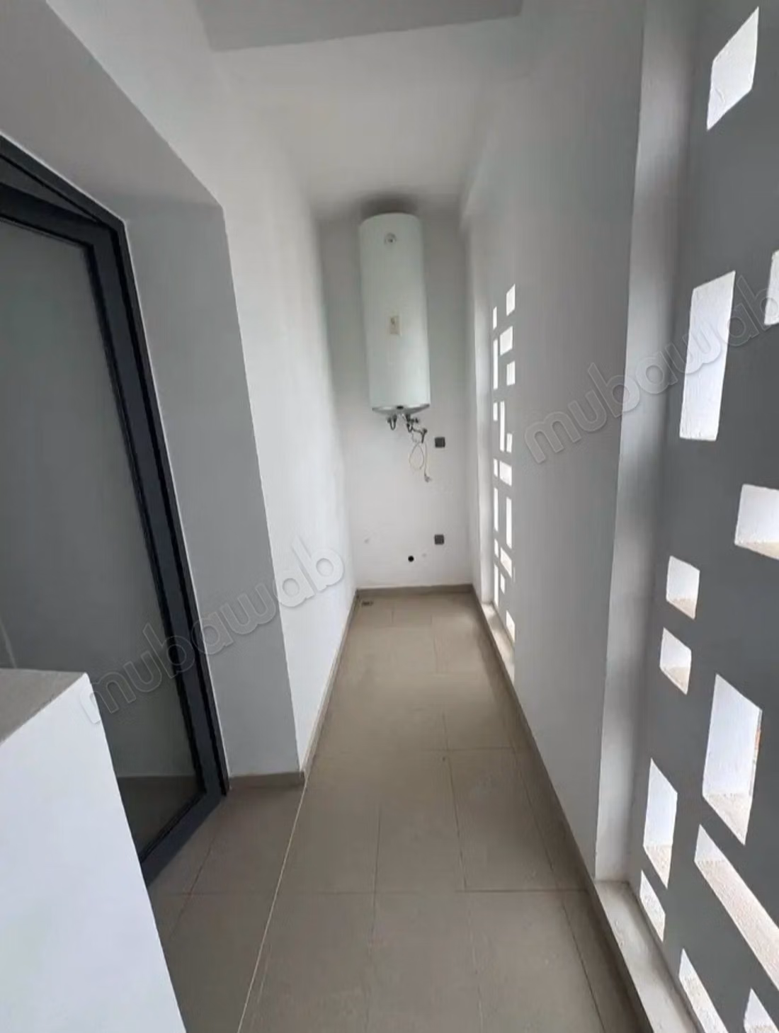 Location appart vide 200m² 3 chambres,
cfc