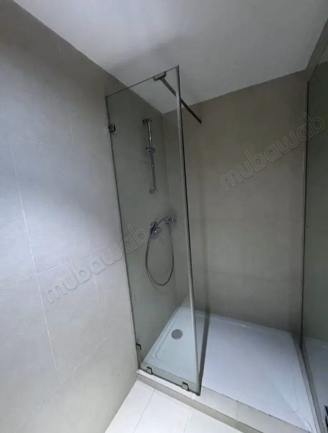 Location appart vide 200m² 3 chambres,
cfc