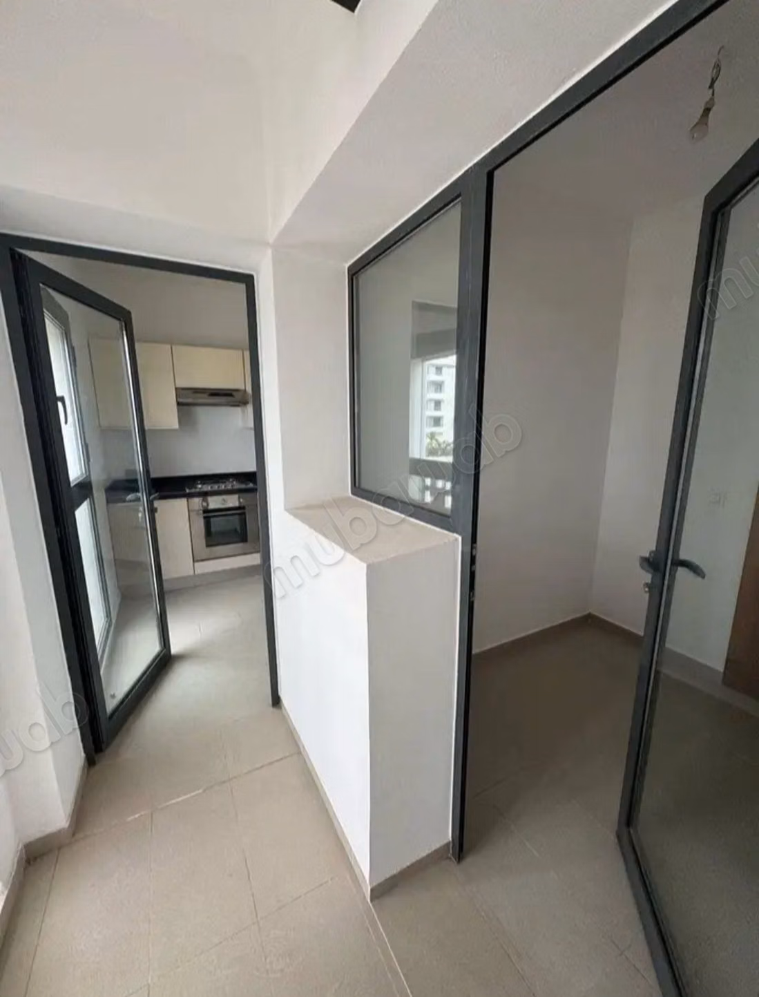 Location appart vide 200m² 3 chambres,
cfc
