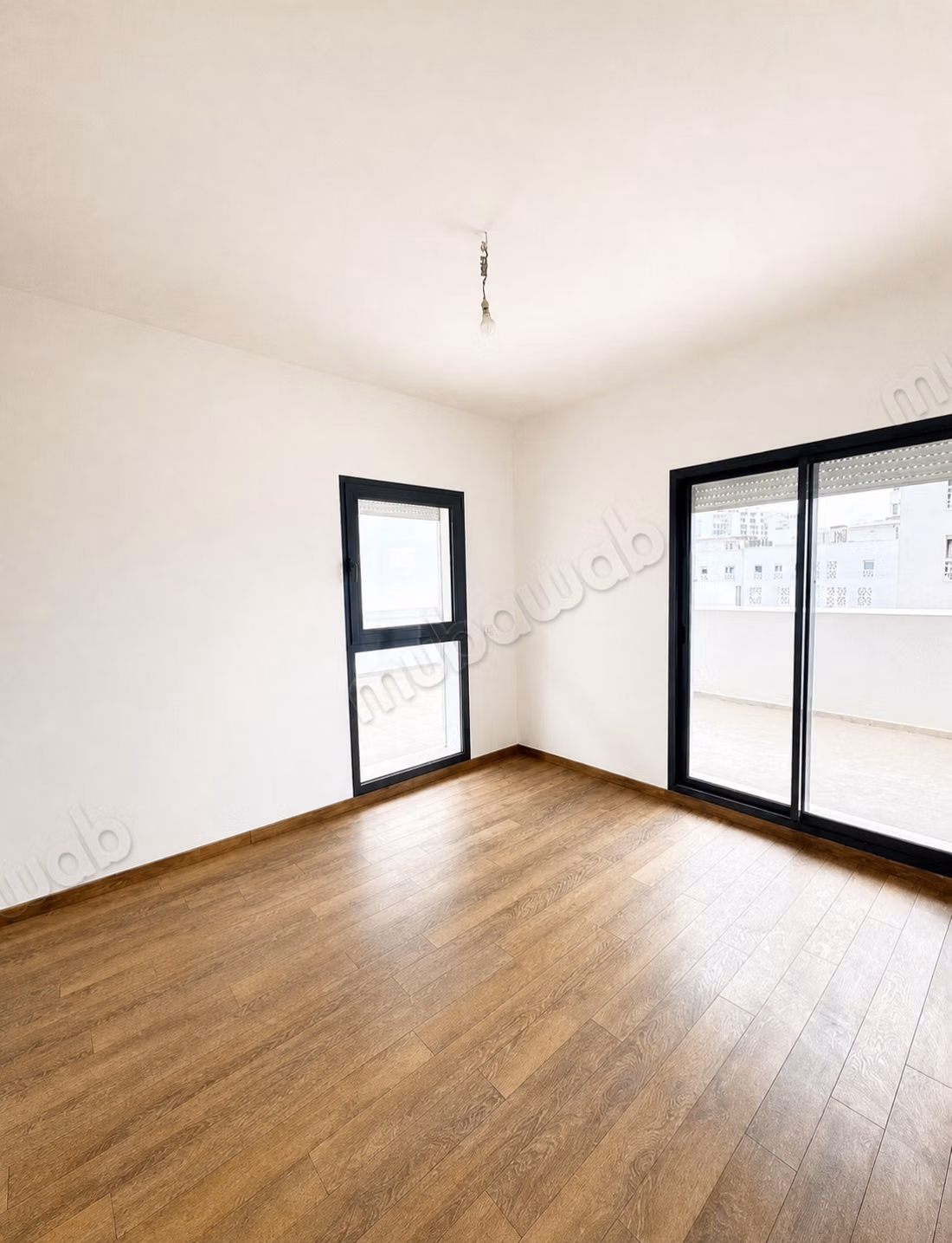 Location appart vide 200m² 3 chambres,
cfc