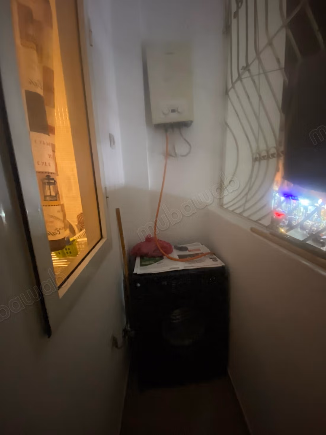 Location d'un appartement à Hay Salam. 
3 pièces. 
Salon traditionnel et système d'antenne parabolique