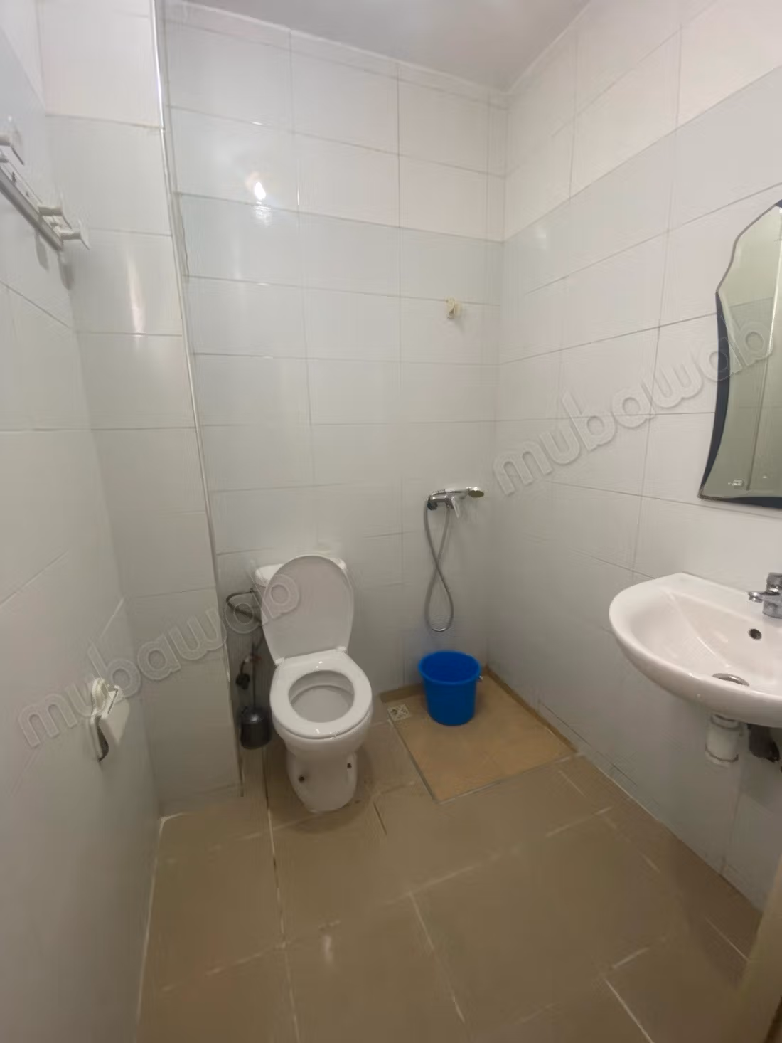 Location d'un appartement à Hay Salam. 
3 pièces. 
Salon traditionnel et système d'antenne parabolique