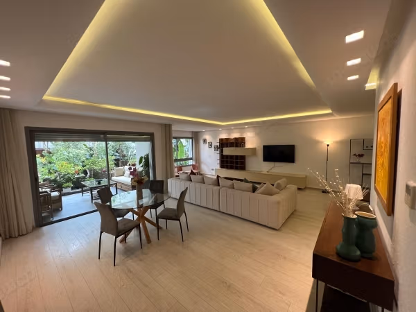 Appartamento arredato di lusso con 2 camere, triangolo d'oro