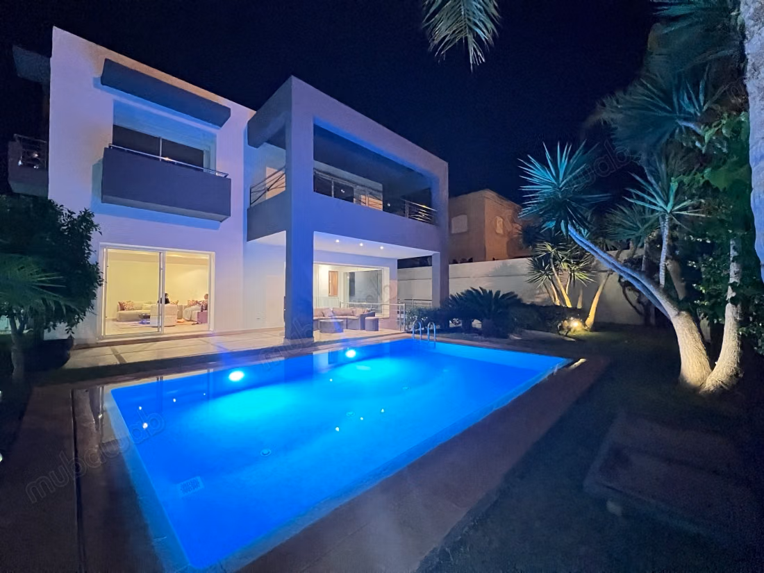 Villa de prestige meublée avec piscine & vue mer – dar bouazza
