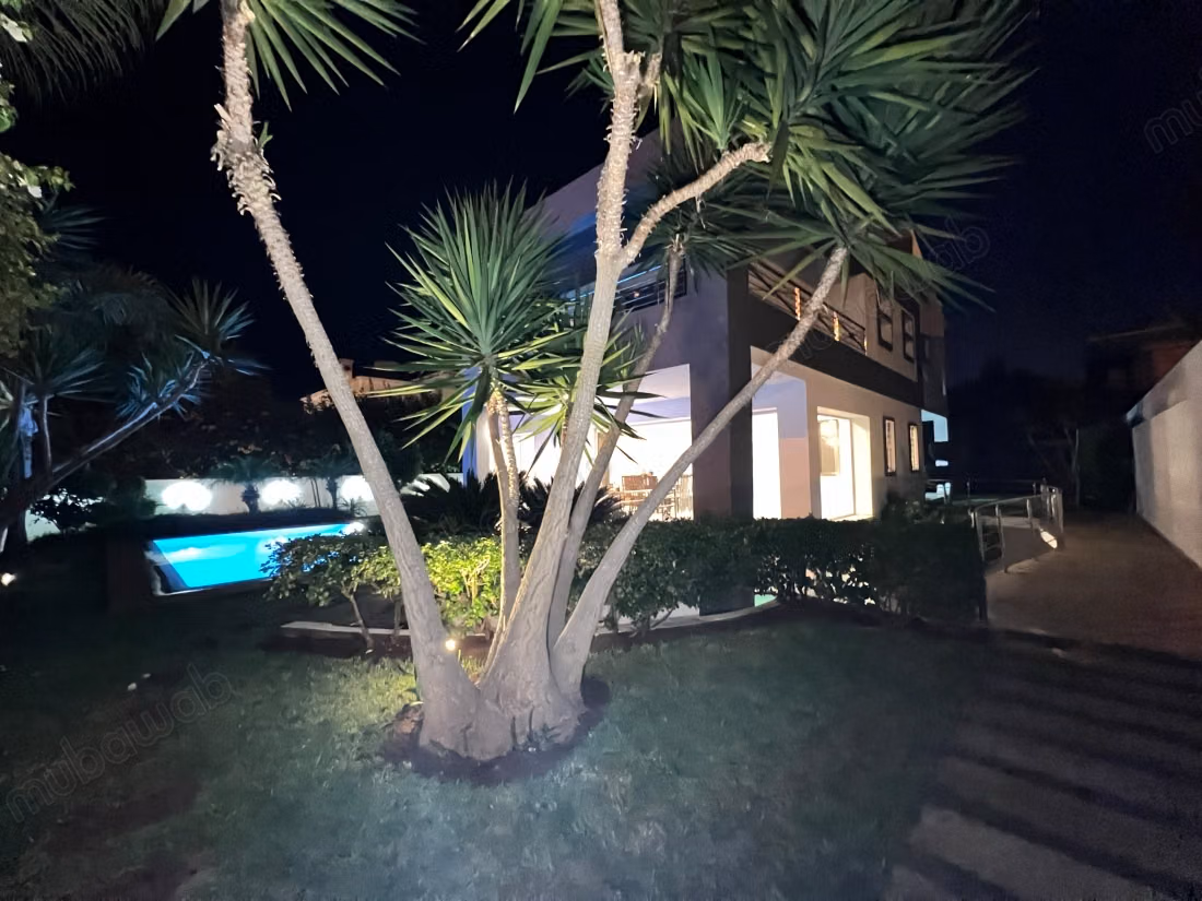 Villa de prestige meublée avec piscine & vue mer – dar bouazza