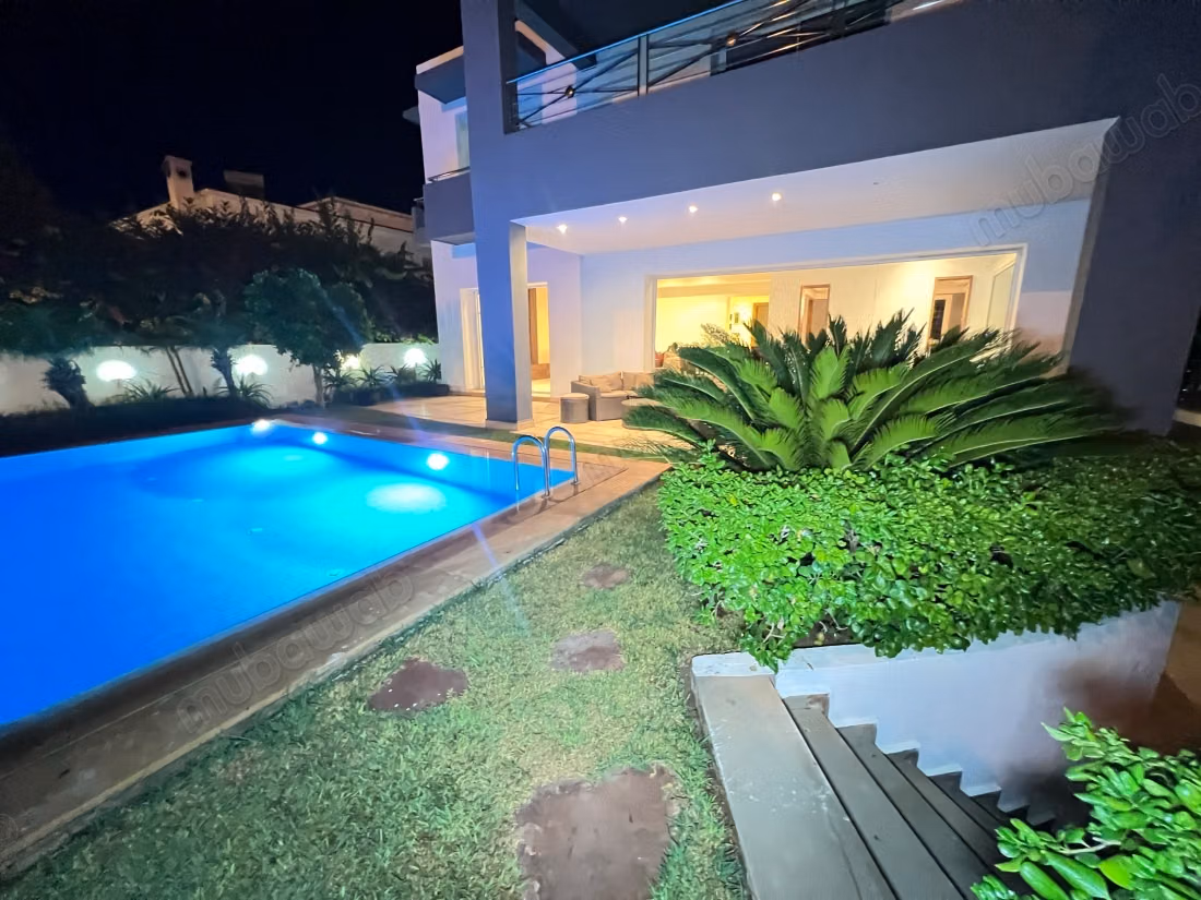 Villa de prestige meublée avec piscine & vue mer – dar bouazza