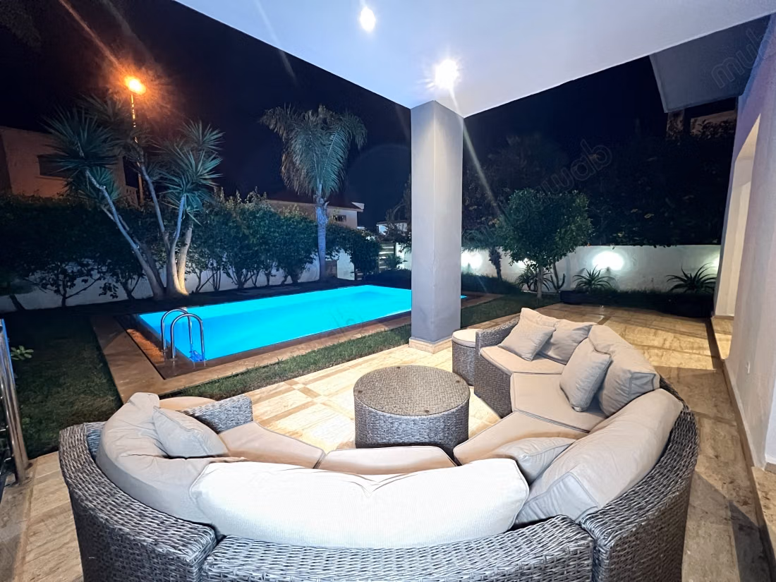 Villa de prestige meublée avec piscine & vue mer – dar bouazza