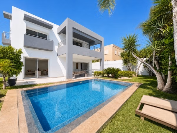 Villa de prestige meublée avec piscine & vue mer – dar bouazza