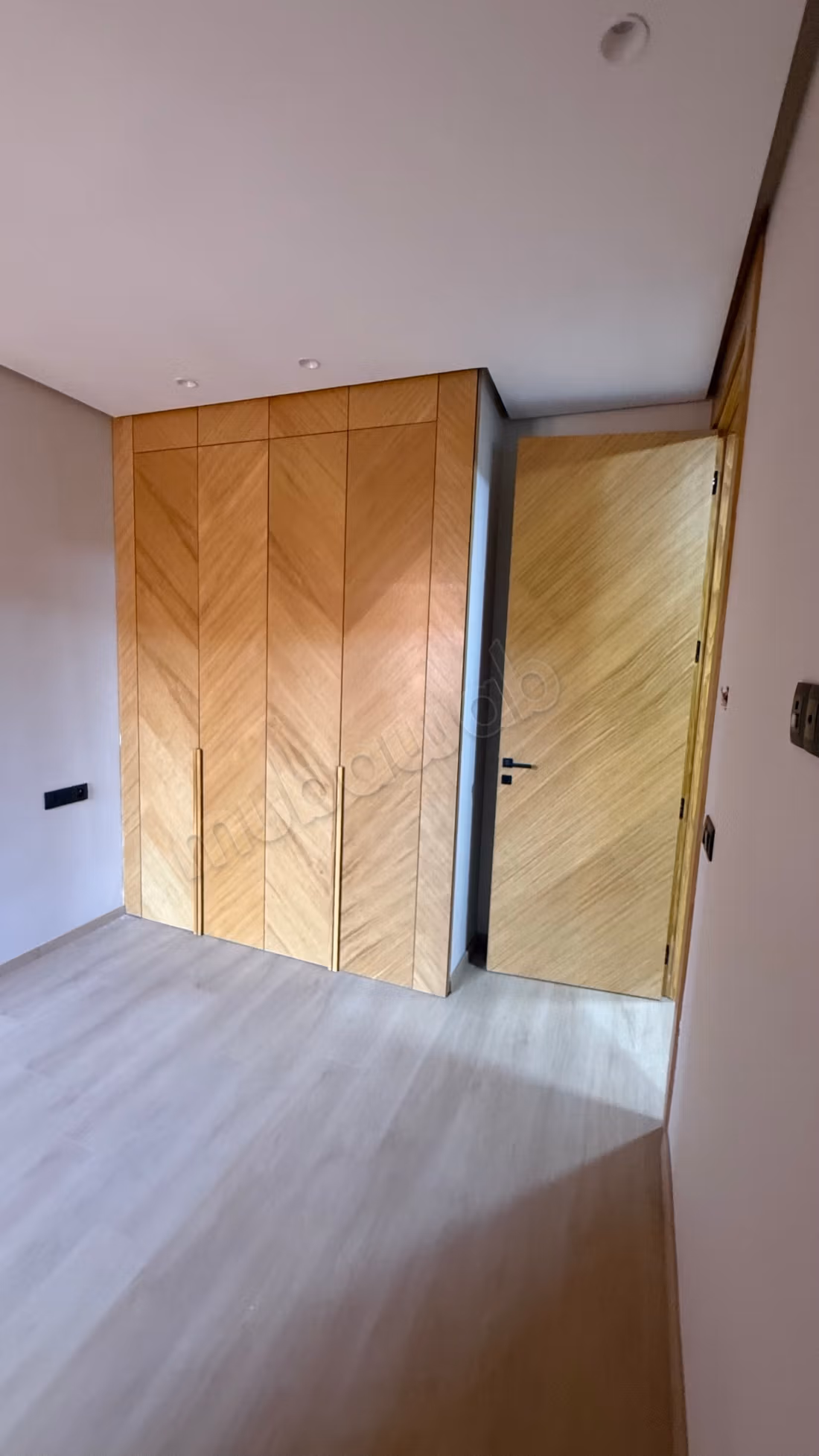 Luxe studio te huur met zwembad en parkeren