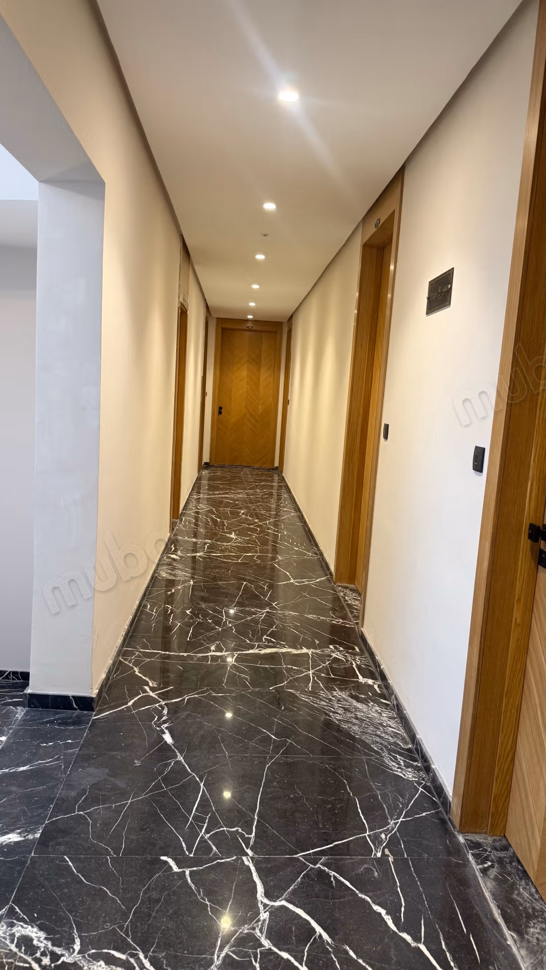 Luxe studio te huur met zwembad en parkeren