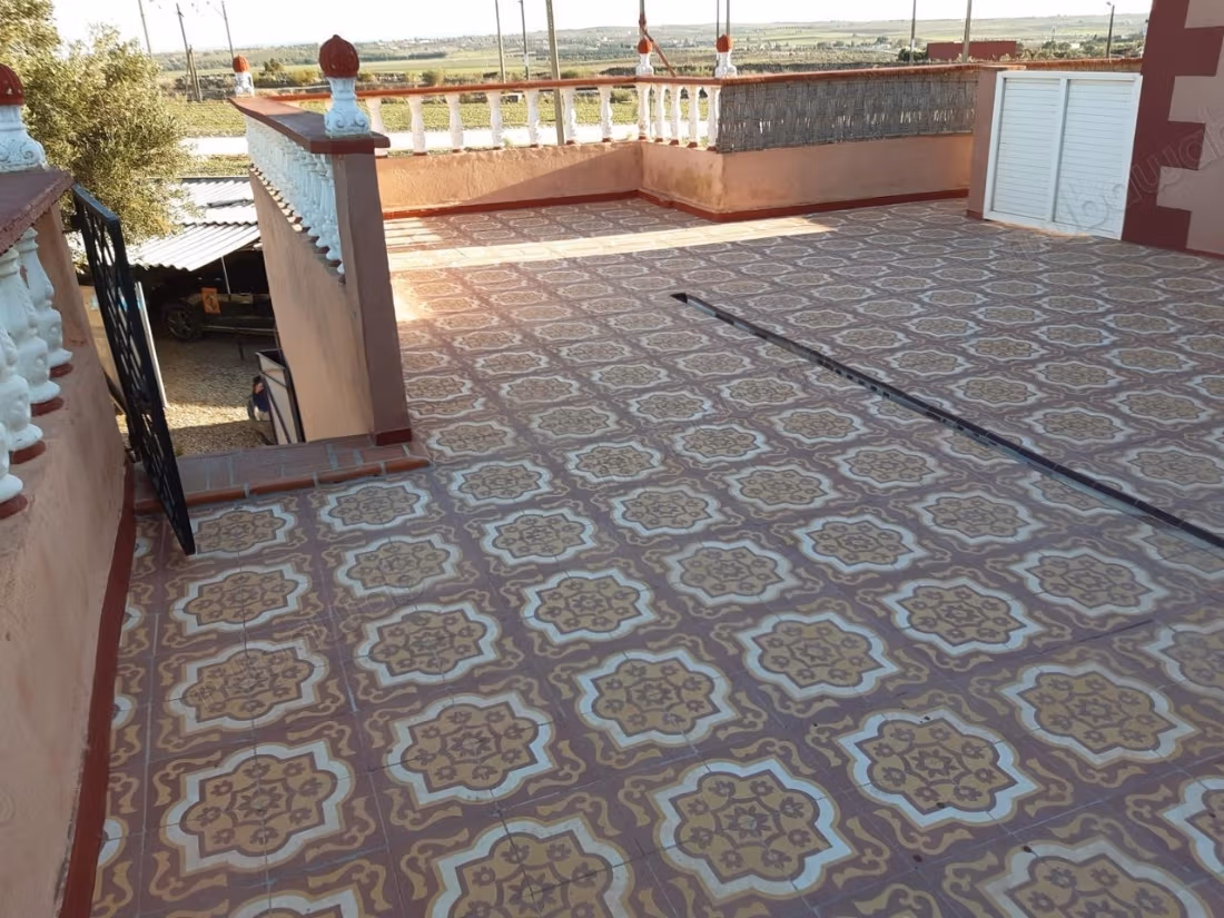 Villa de luxe à vendre à Khatazakane.
Superficie 1057 m²