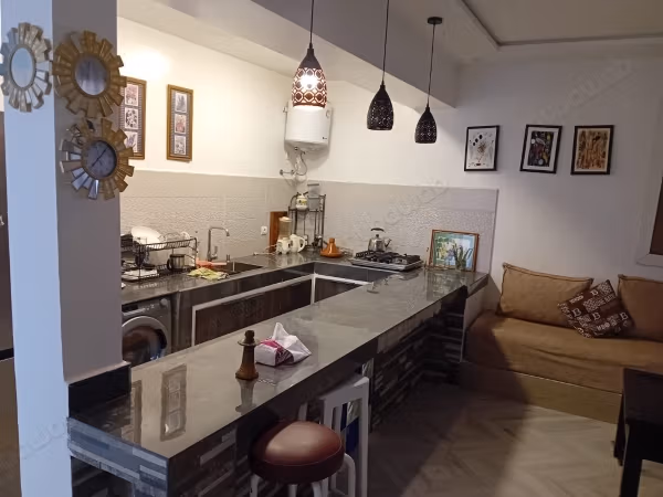 Villa de haut standing à louer à Lahrarta.
Surface totale 85 m².
Bien meublé