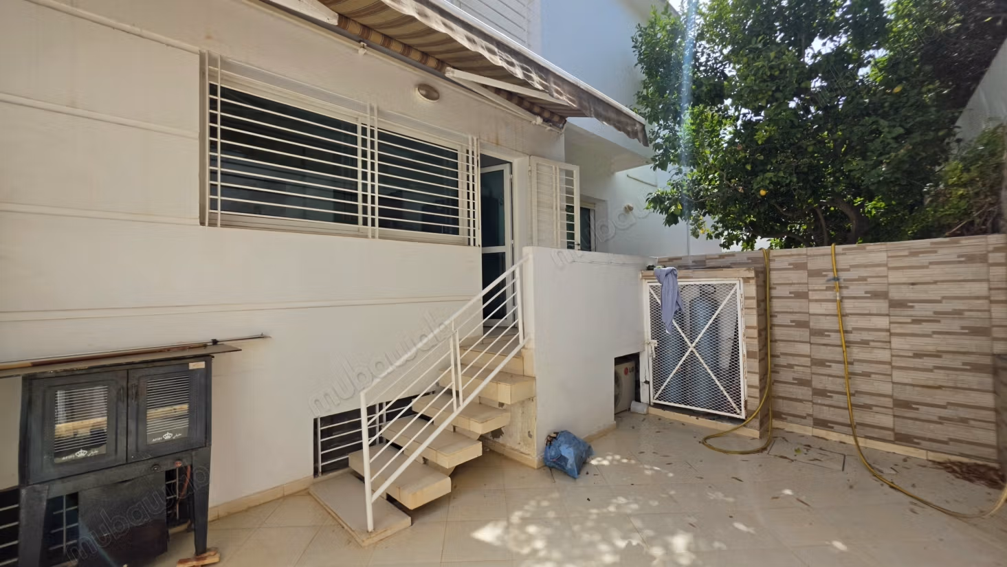 Afgeschermde villa met zwembad te koop - El Menzeh