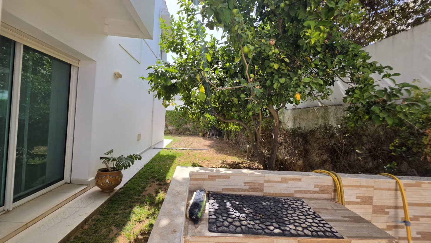 Afgeschermde villa met zwembad te koop - El Menzeh