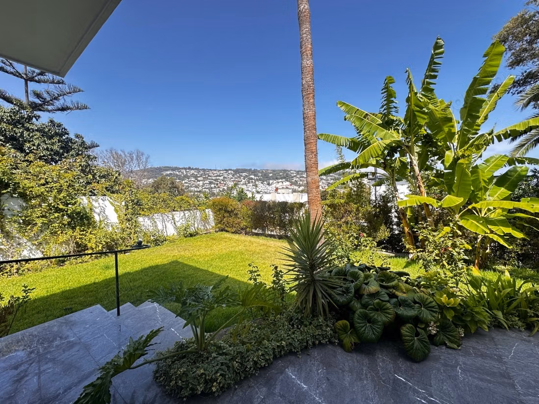 Luxe villa te koop in Californië. Totale oppervlakte 410 m². Veilige deur en centrale verwarming.