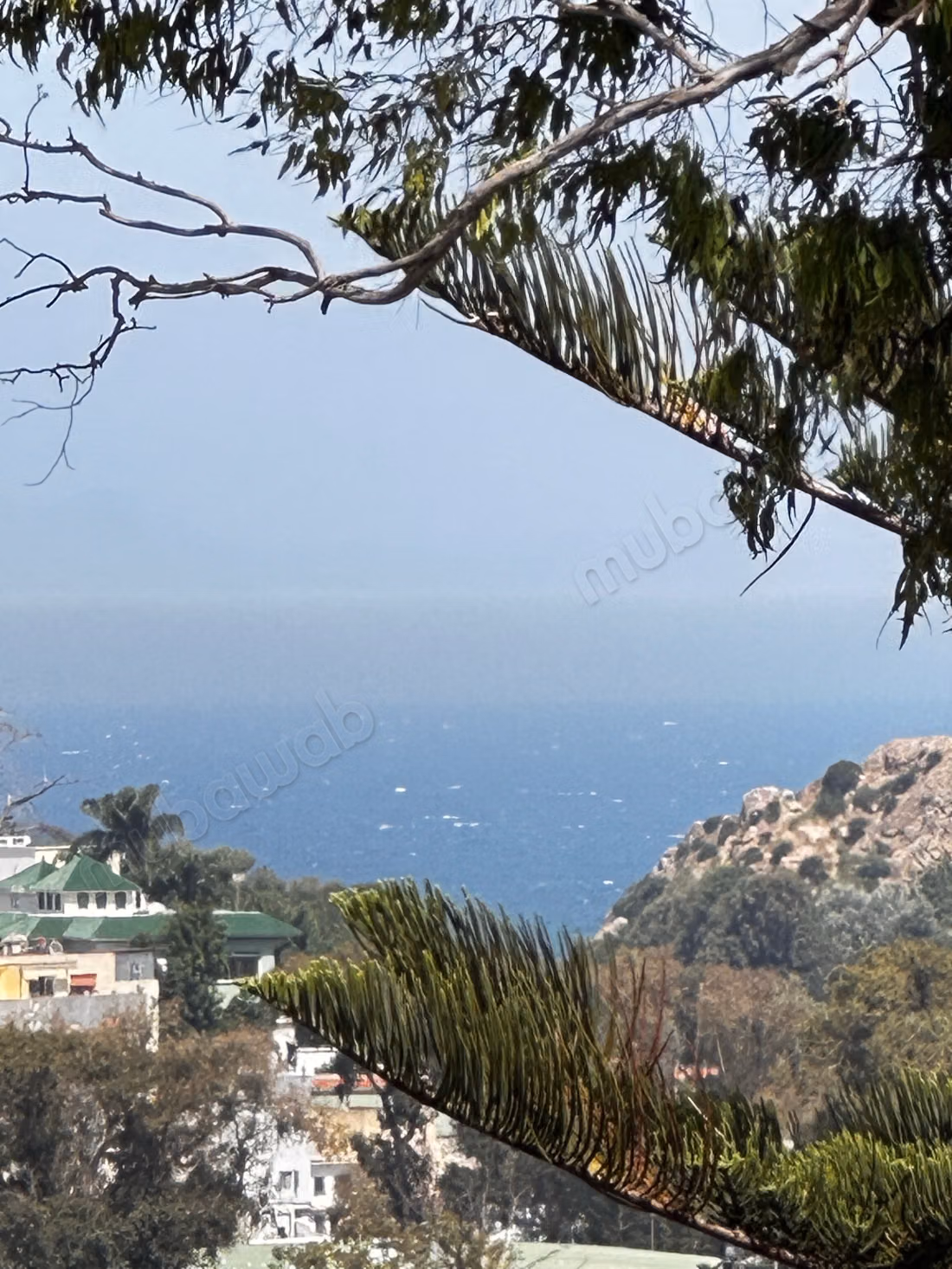 Luxe villa te koop in Californië. Totale oppervlakte 410 m². Veilige deur en centrale verwarming.