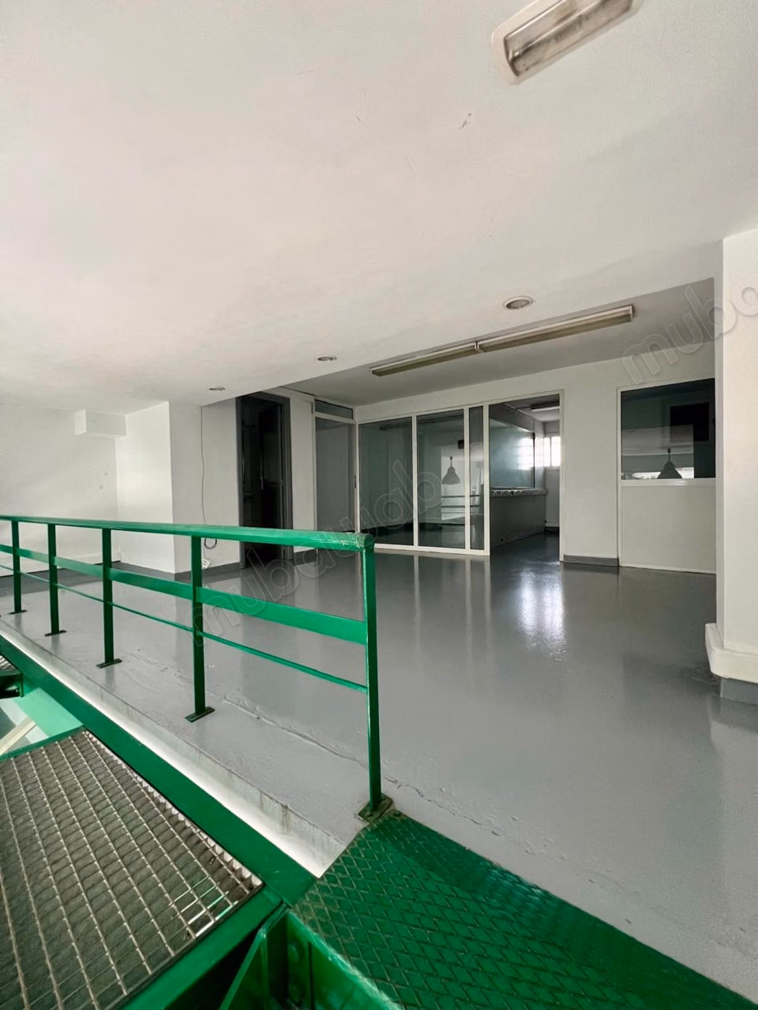 Local commercial 153 m² aménagé 
gaine – Gauthier
