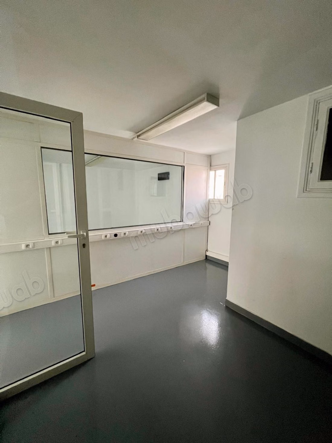 Local commercial 153 m² aménagé 
gaine – Gauthier