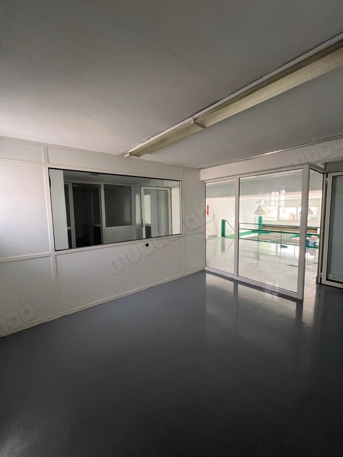 Local commercial 153 m² aménagé 
gaine – Gauthier
