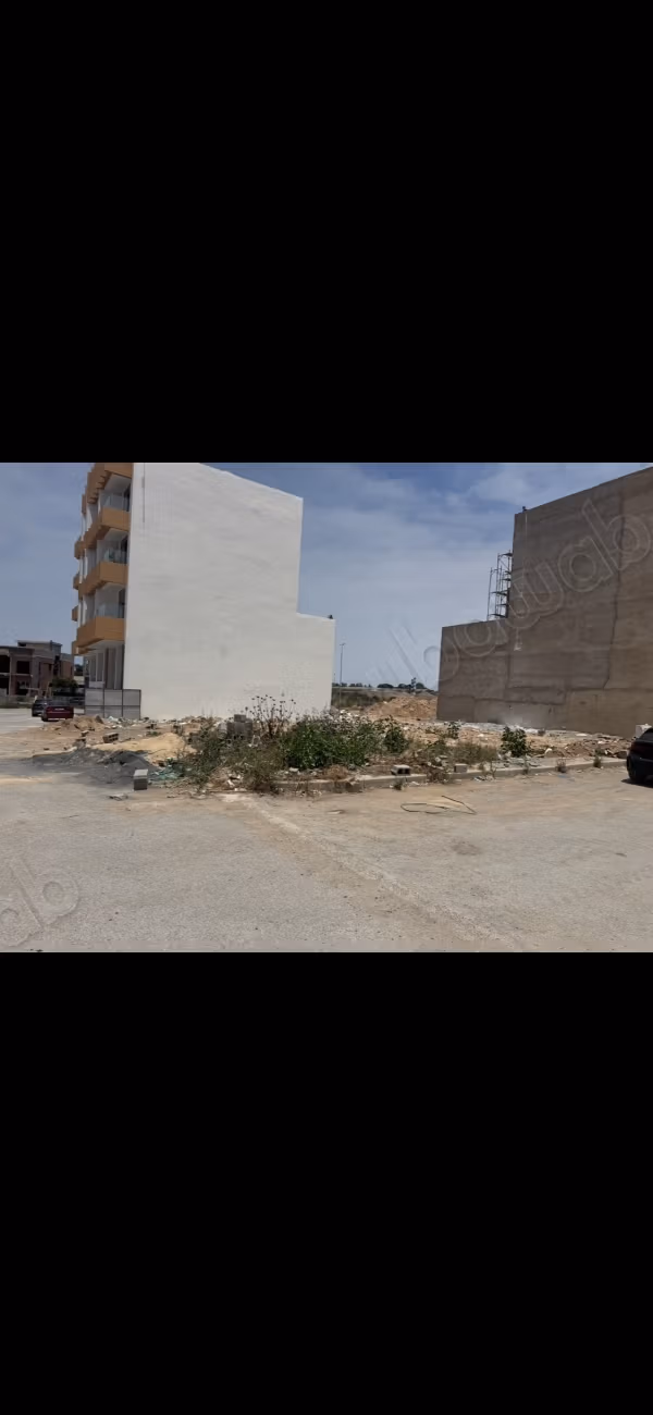 Terrain Dar Bouazza Titré R plus 3 avec 2 Facades