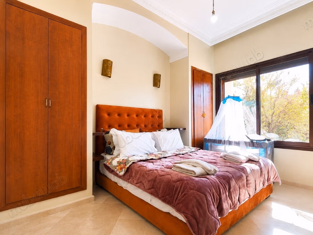 Location villa de haut standing à Route de Fez. 
3 chambres. 
Meublé