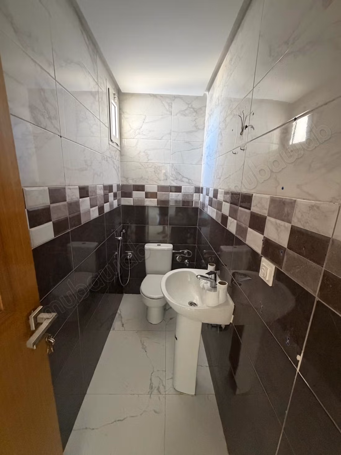 Affitta questo appartamento a Harhoura. Superficie 110 m². Porta blindata, salotto marocchino tradizionale
