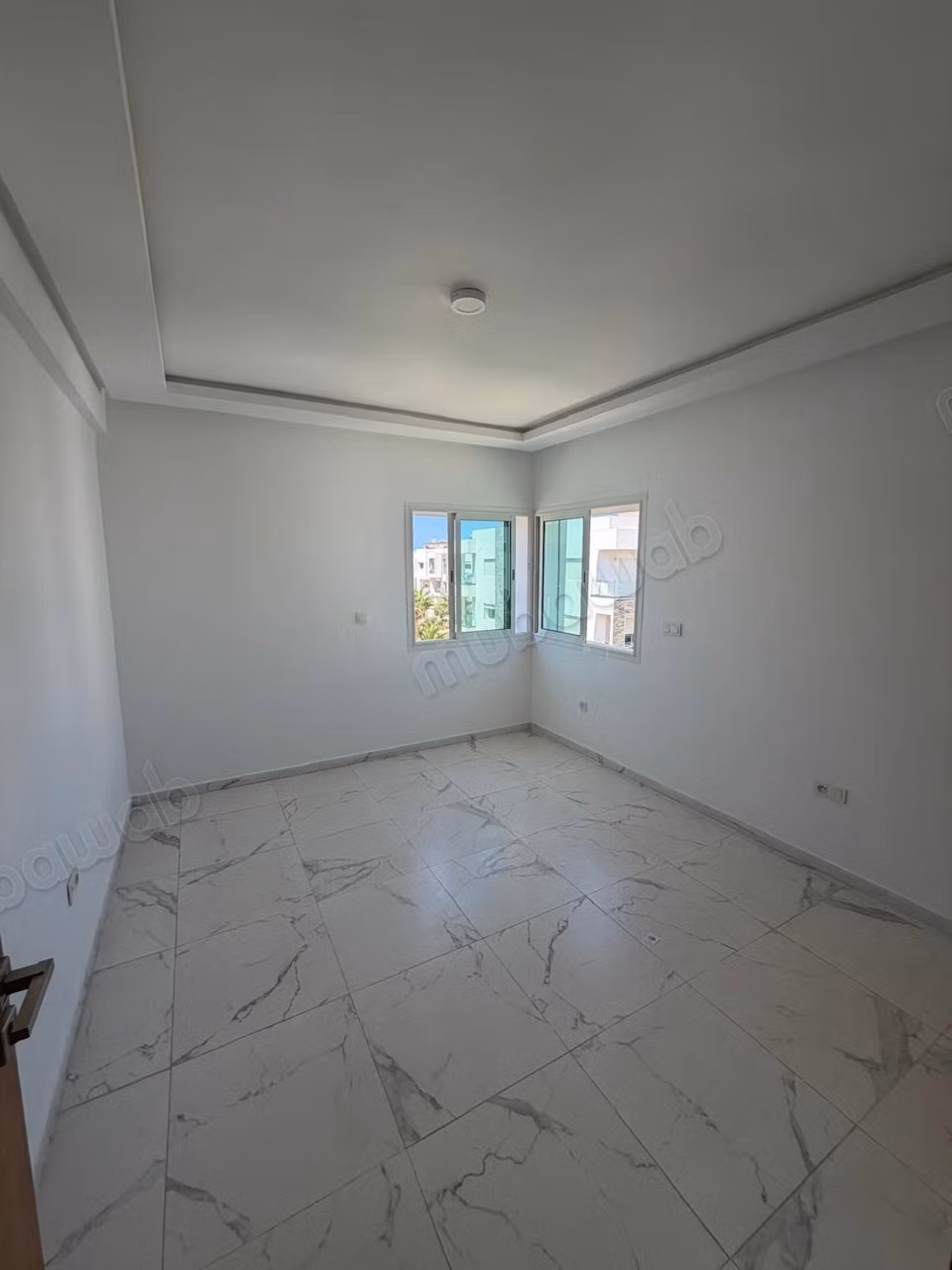 Affitta questo appartamento a Harhoura. Superficie 110 m². Porta blindata, salotto marocchino tradizionale
