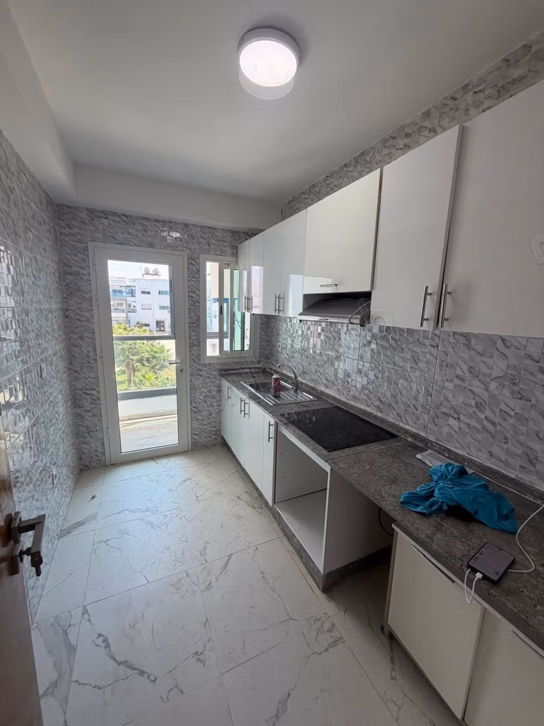 Affitta questo appartamento a Harhoura. Superficie 110 m². Porta blindata, salotto marocchino tradizionale