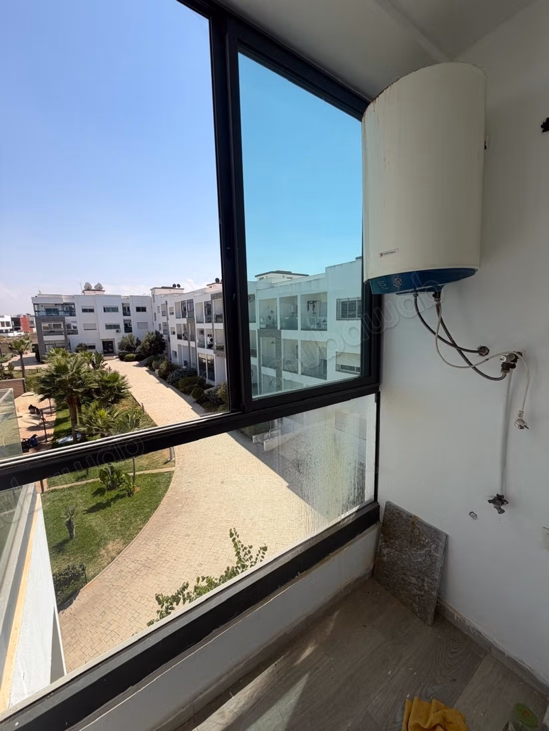 Affitta questo appartamento a Harhoura. Superficie 110 m². Porta blindata, salotto marocchino tradizionale