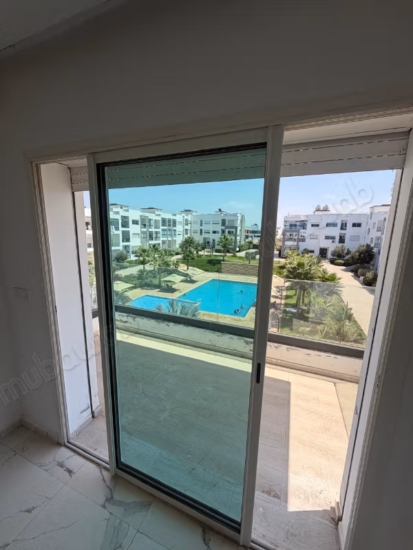 Affitta questo appartamento a Harhoura. Superficie 110 m². Porta blindata, salotto marocchino tradizionale