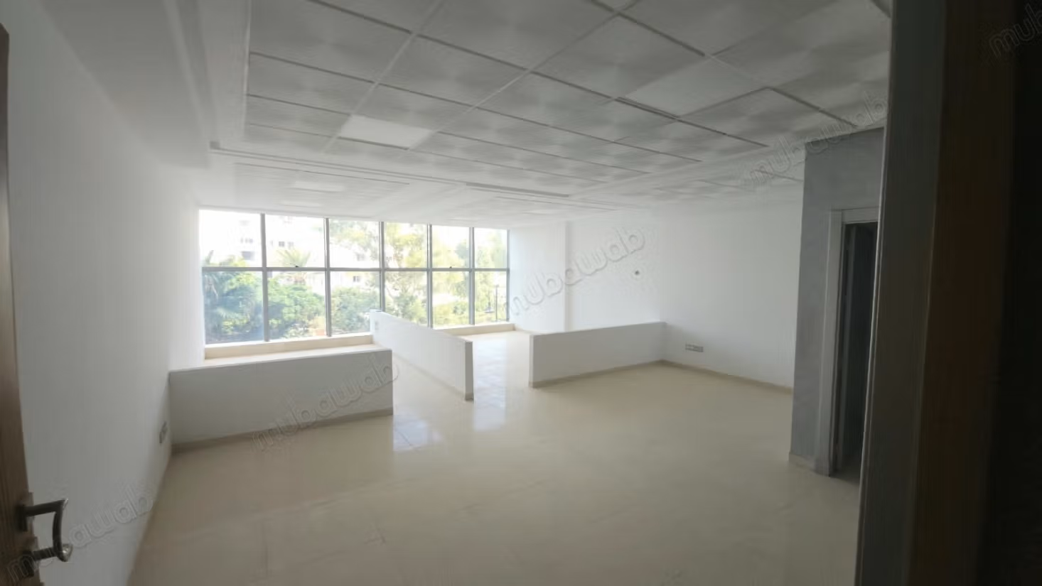 Ufficio di 69 m² situato in un edificio direzionale.

Ascensore, parcheggio disponibile e amministrazione professionale.

Residenza vicino al TGV, Tanger city Mall e ai lussuosi hotel di Tangeri; situata nel quartiere elegante di Malabata.