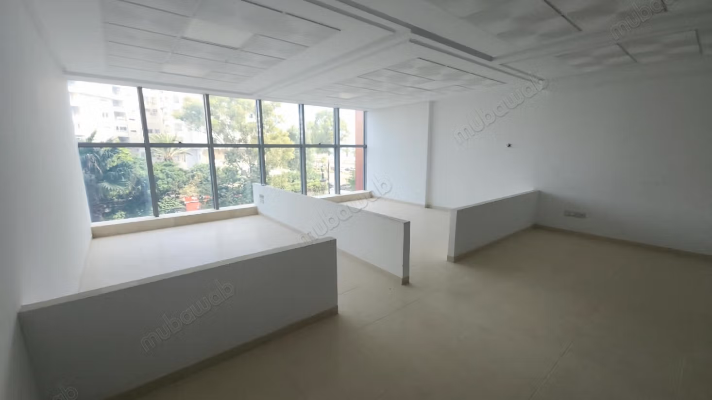 Ufficio di 69 m² situato in un edificio direzionale.

Ascensore, parcheggio disponibile e amministrazione professionale.

Residenza vicino al TGV, Tanger city Mall e ai lussuosi hotel di Tangeri; situata nel quartiere elegante di Malabata.