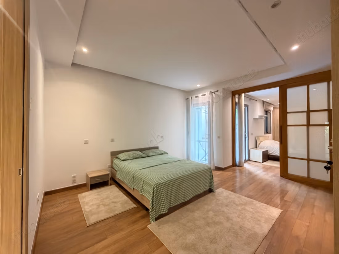 Appartamento con due camere da letto arredato a Racine con terrazzo