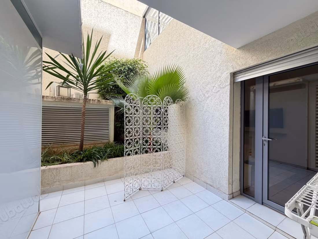 Appartamento con due camere da letto arredato a Racine con terrazzo
