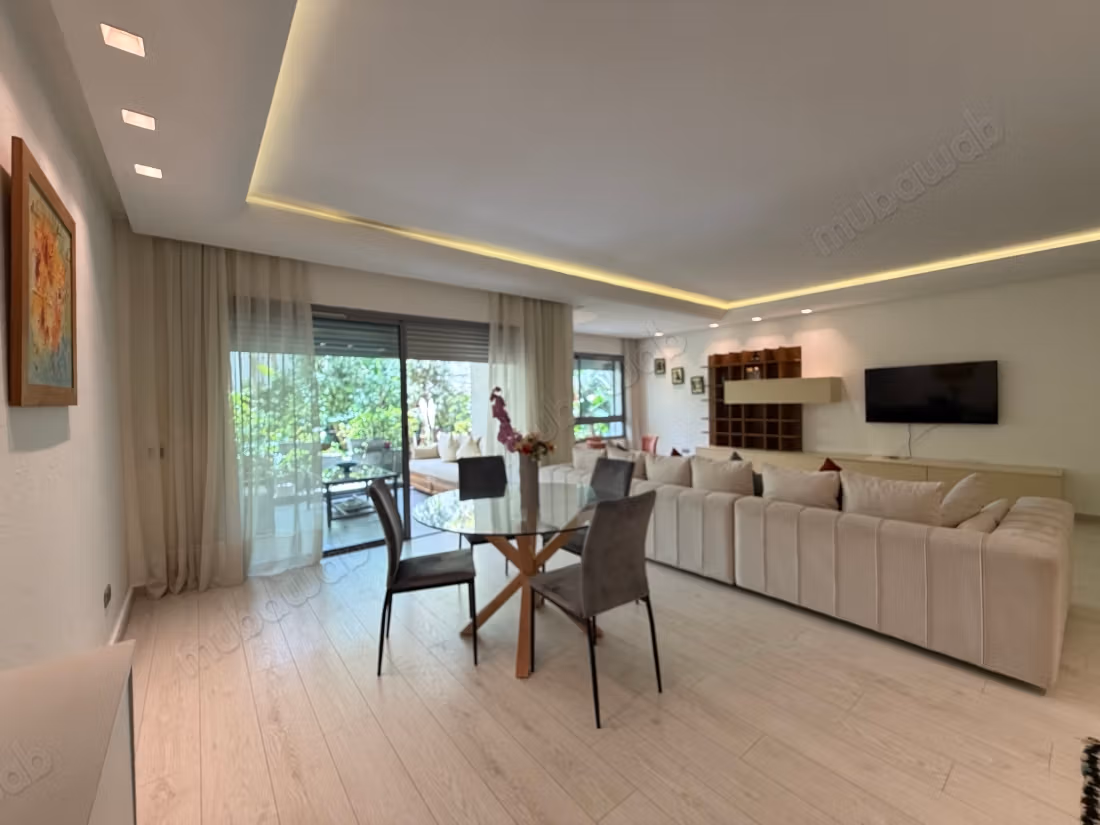 Appartamento con due camere da letto arredato a Racine con terrazzo