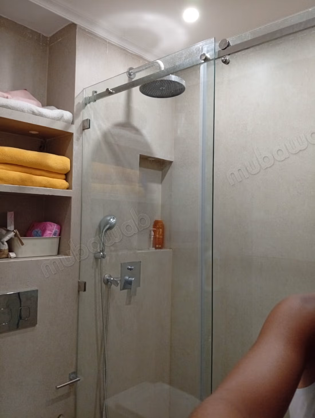 Location d'un appartement à Achakar. 
Surface de 77 m². 
Prestation de conciergerie, belle Piscine