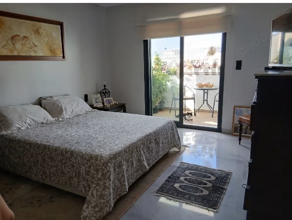 Se vende piso en Souani. Area 100 m². Conserje disponible, sistema de aire condicionado