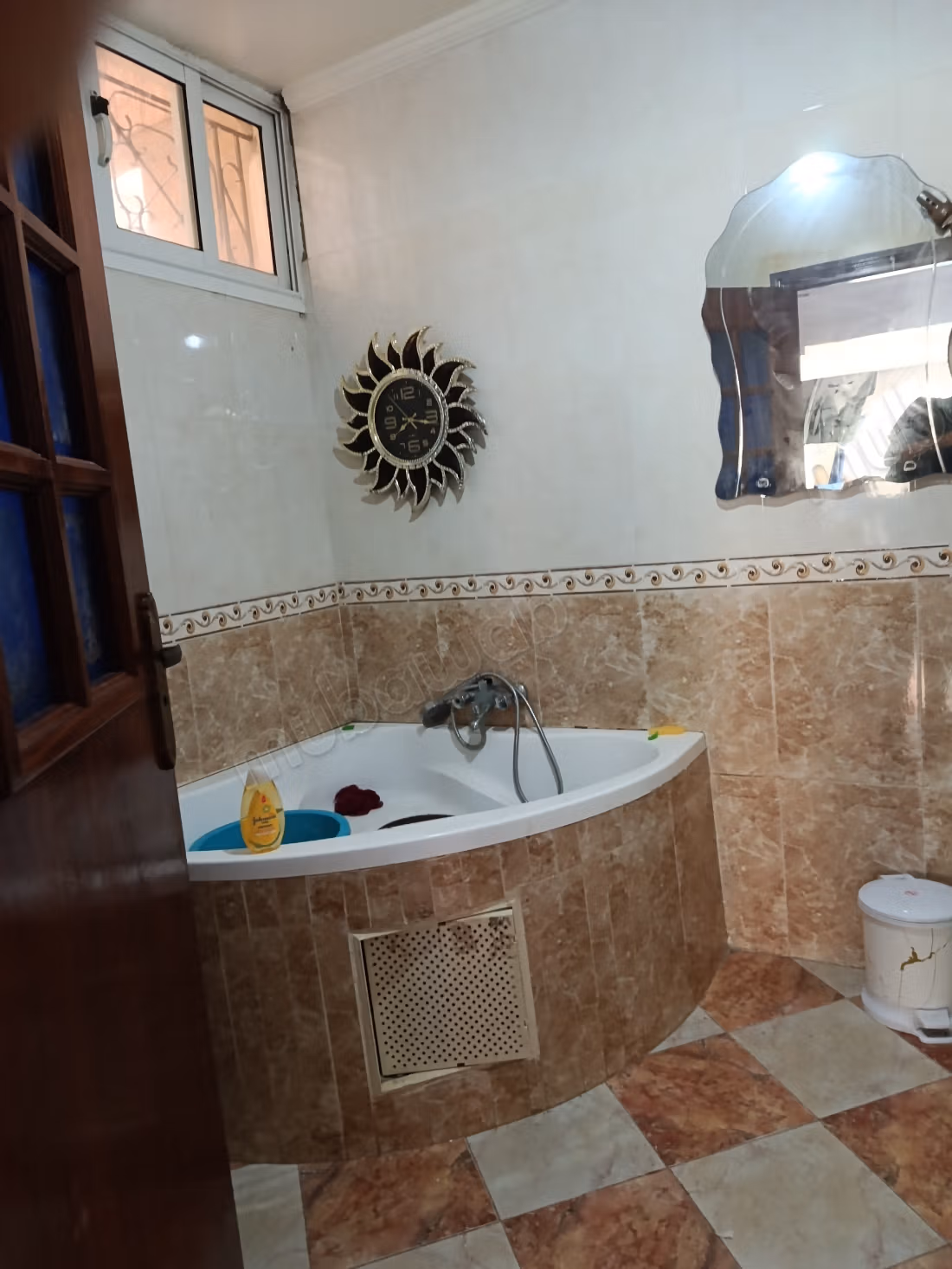 Appartement en location à Hay Zobir. 
2 chambres. 
Meublé