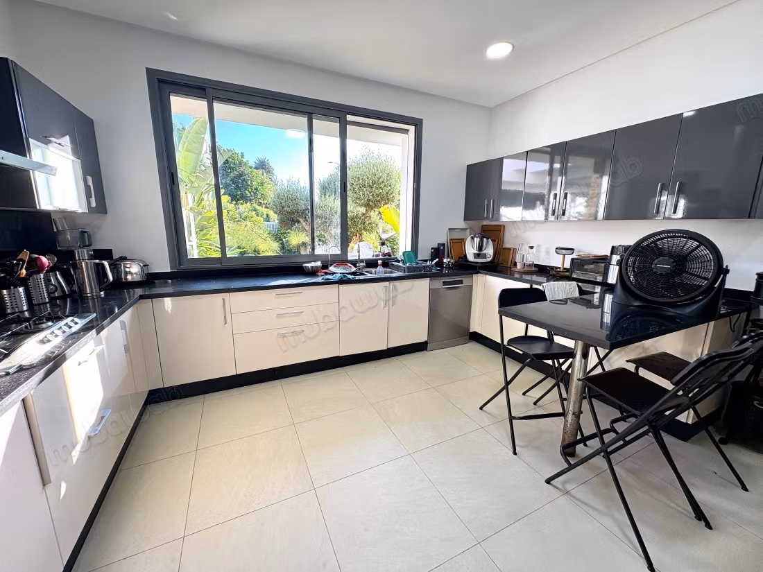 Villa contemporanea eccezionale in affitto senza affacci