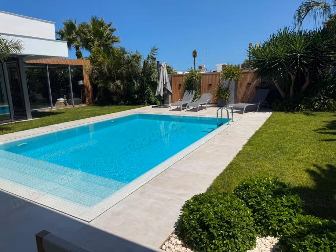Villa contemporanea eccezionale in affitto senza affacci