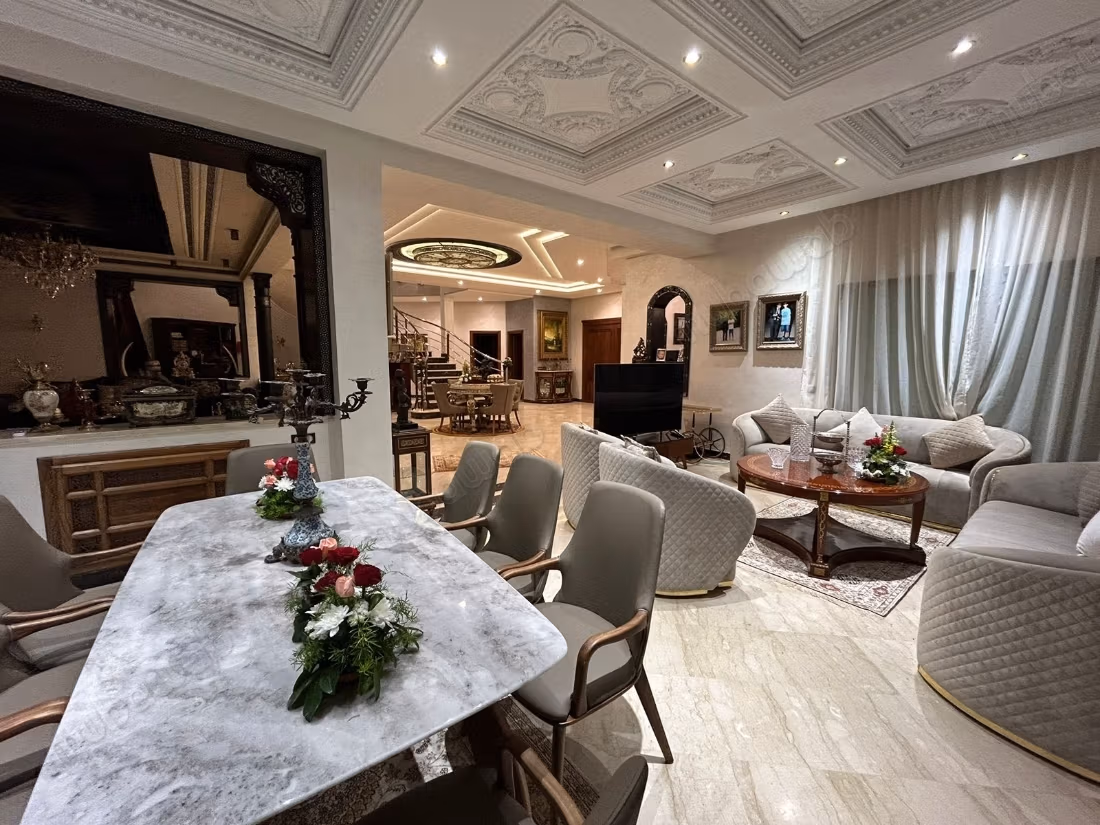 Villa de luxe à louer à Riyad. 6 chambres agréables. Bien meublé