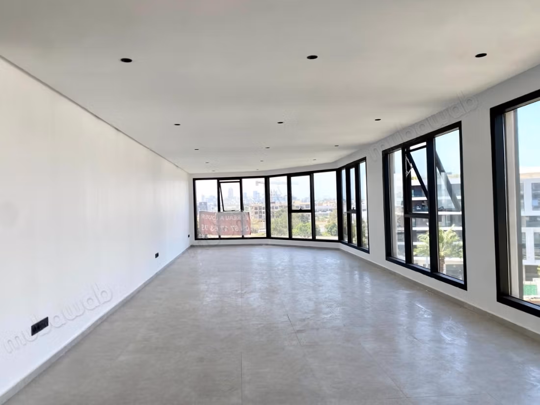 Hoogwaardige kantoorplaten van 94 m² BACHKOU