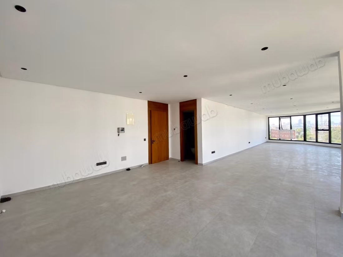 Hoogwaardige kantoorplaten van 94 m² BACHKOU