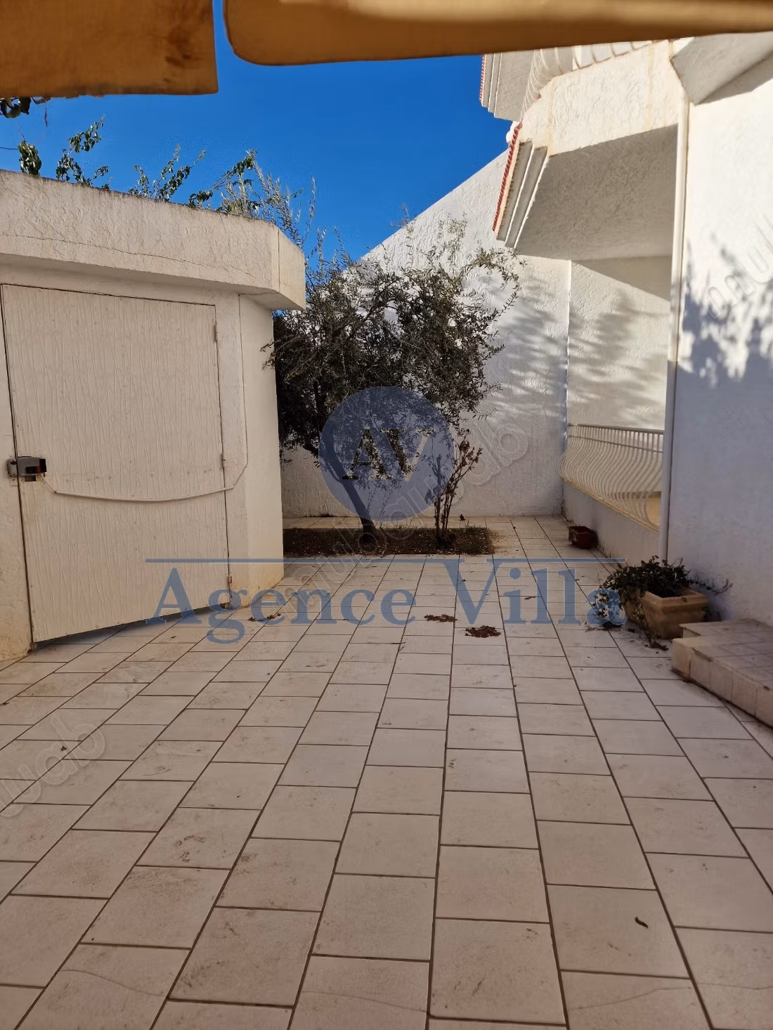 For rent a villa S4 in Menzeh 9