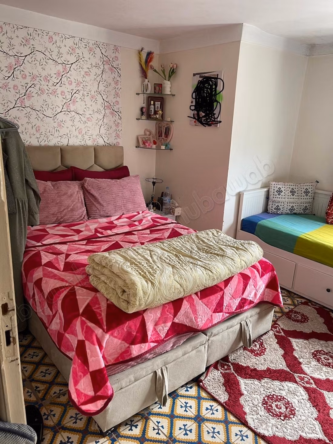 Sale of a lovely apartment in Roustal. 2 large living areas