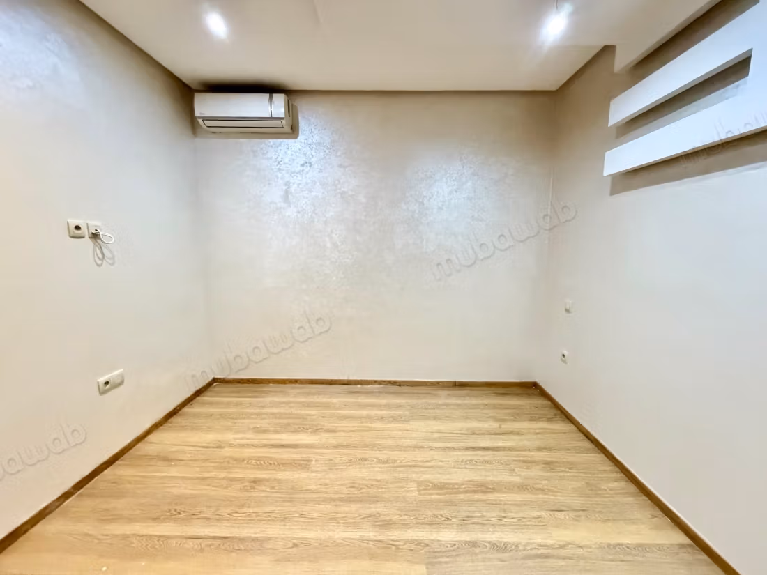 Magnifique appartement à louer à Route de Safi.
Superficie 65 m².
Climatisation et piscine
