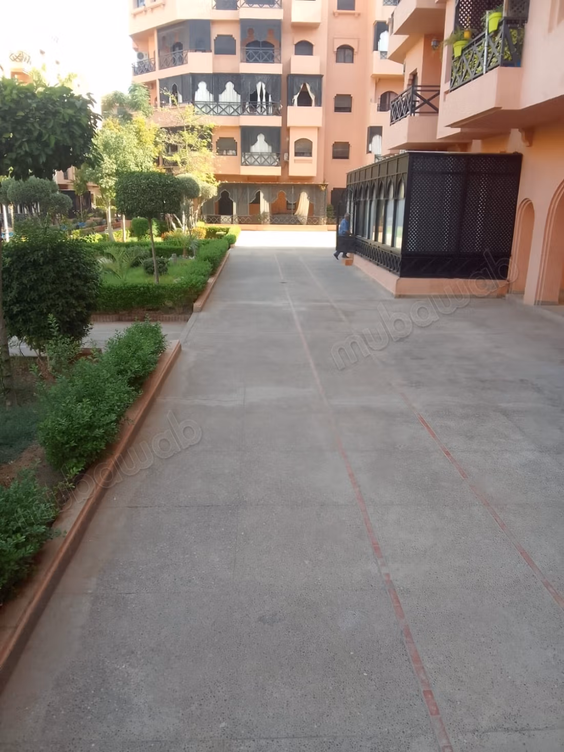 Incantevole Appartamento con 1 Camera da Letto e Terrazza, Residenza Sicura con Piscina e Giardini